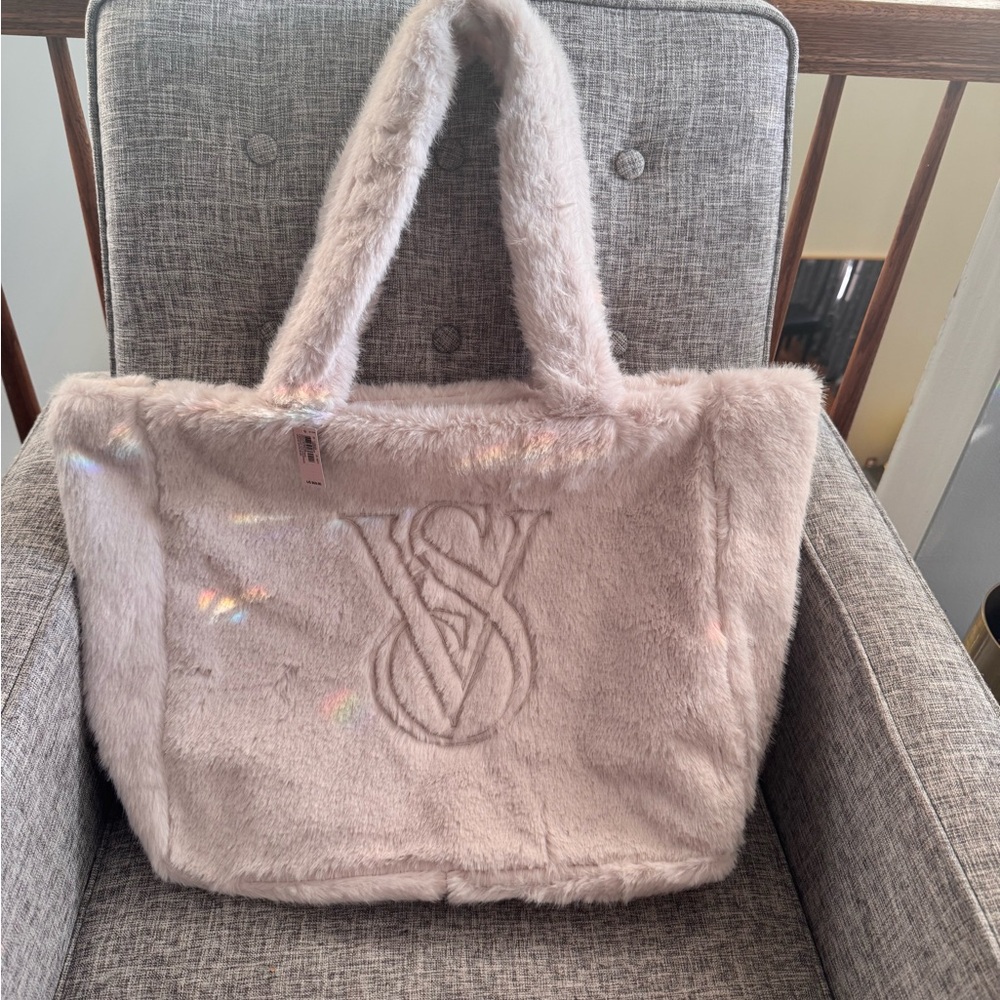 VS tote bag by Victoria’s Secret.